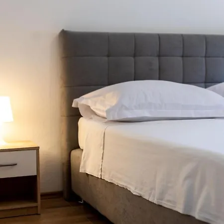 Blagdan Apartament *